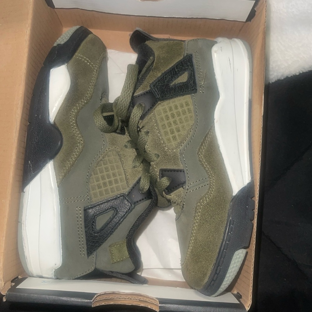 Jordan 4 retro SE craft OLIVE